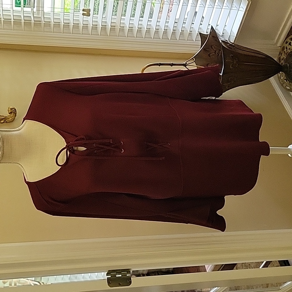 Chico's maroon lace up front bell sleeve stretch tunic top Sixe XL Chico…EUC